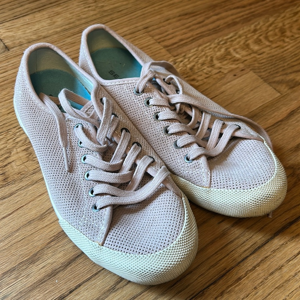 Mauve colored Seavees Sneakers
